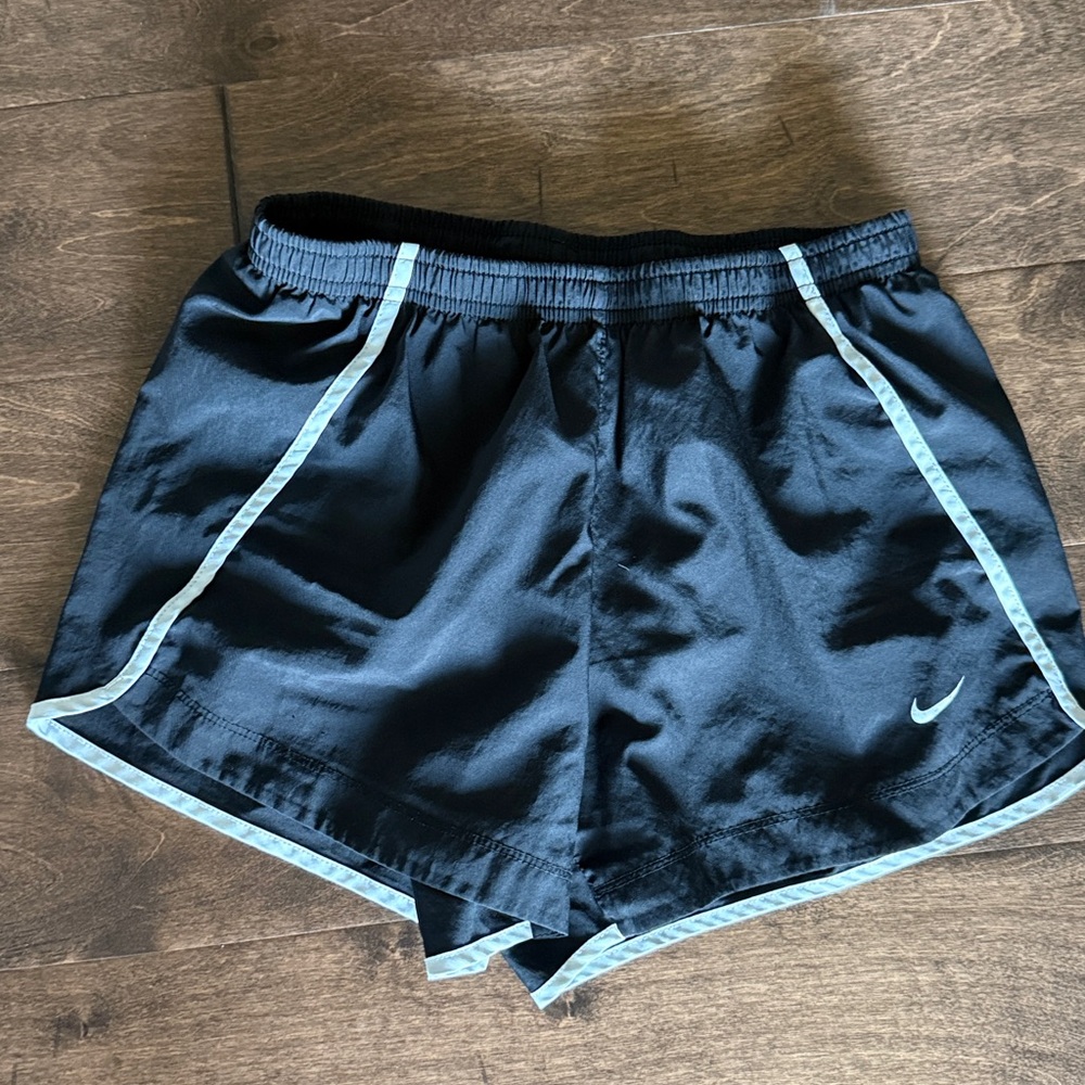 Girls Nike Shorts L